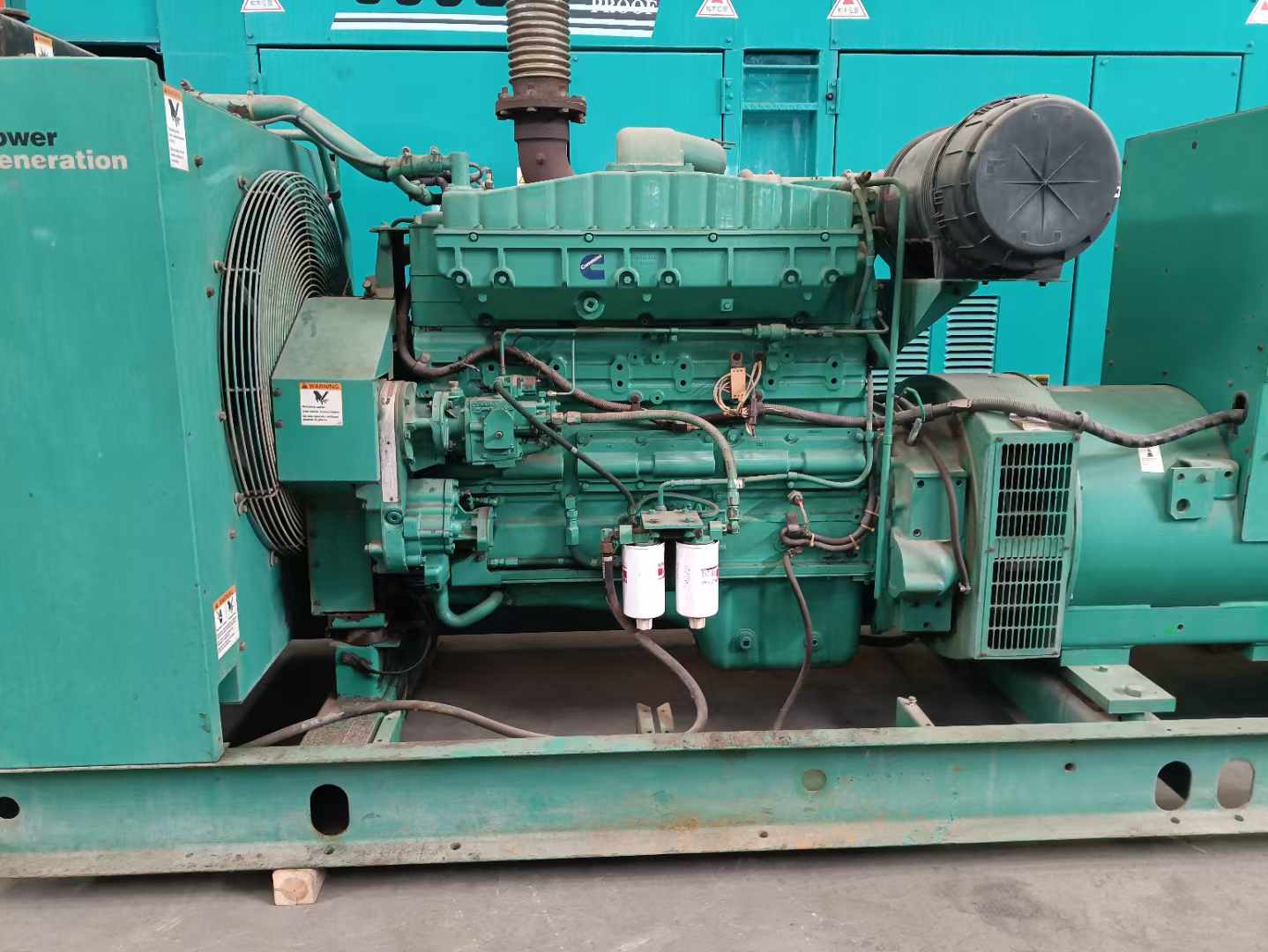 两当过载会对 600kW 柴油发电机组造成哪些损害？