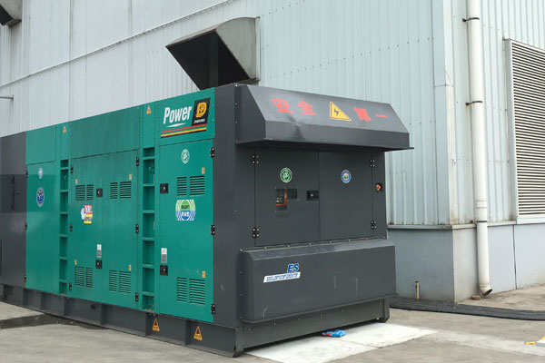 两当燃油滤清器的更换流程是怎样的？