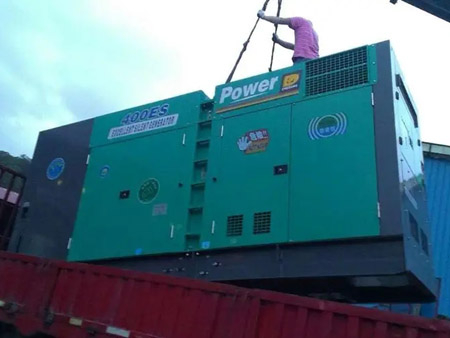 两当柴油发电机组转速不稳定时，如何对发动机进行维护？