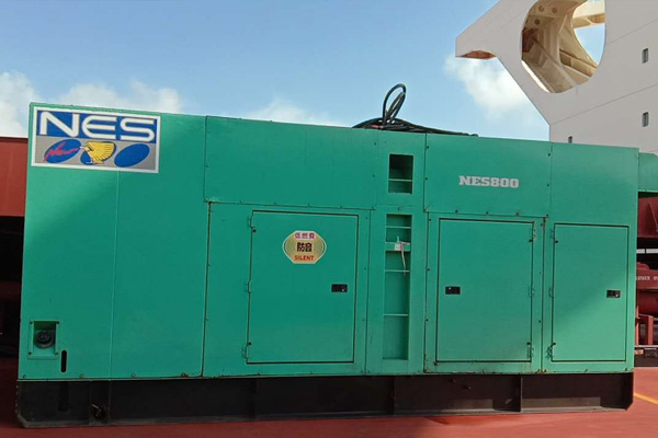 两当如何检测发电机组中性点接地是否良好？