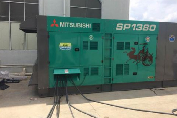 两当为什么有些柴油发电机组的输出电压可以调节？