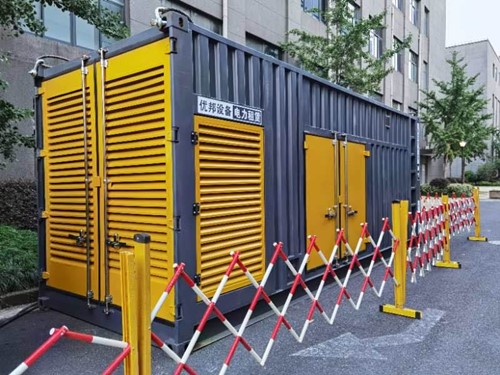 两当如何使用转速表检查发动机的转速？