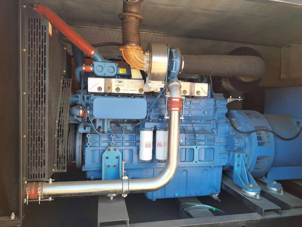 两当燃油消耗率与进气温度的具体关系是什么？