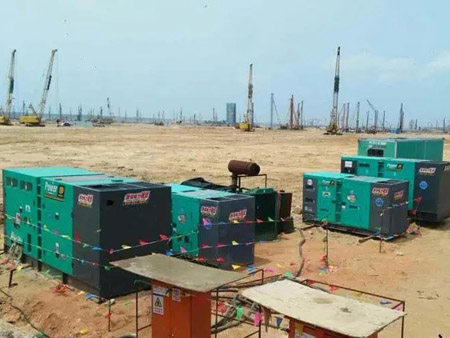 两当如何检查和清洗空气滤清器？