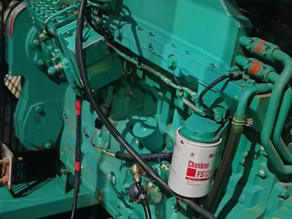 两当如何确定新的发电机组控制系统是否与原系统兼容？