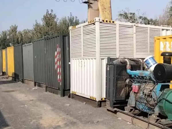 两当200KW柴油发电机机组每小时油耗是多少？