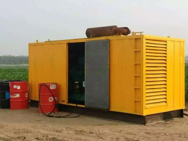 两当安装新的水冷式机油散热器密封件有哪些注意事项？