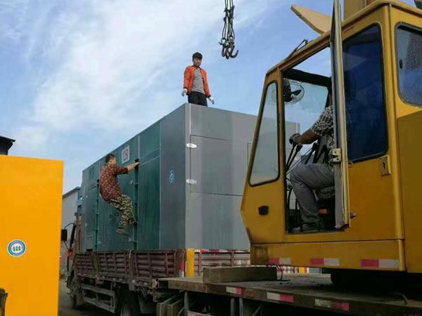 两当更换水冷式机油散热器密封件的操作流程是怎样的？